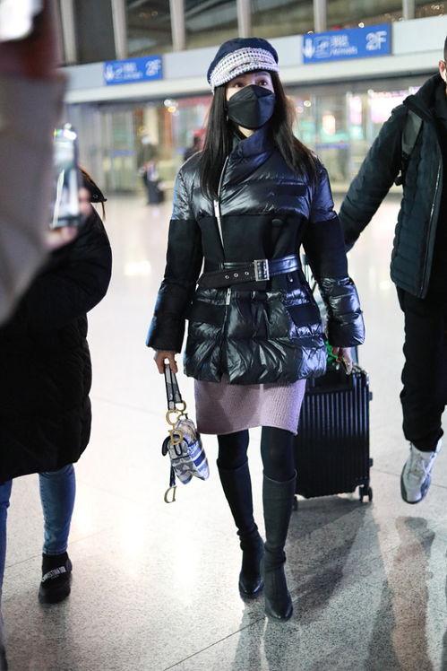 明星拼接棉衣图片,时尚拼接棉衣，温暖冬日潮流新主张